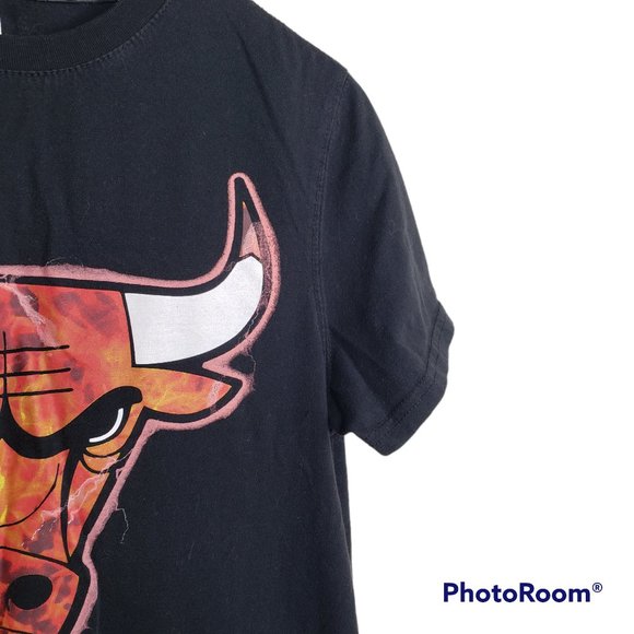 ⭐️Chicago Bulls basketball graphic print crew t-shirt black size small - Picture 4 of 8
